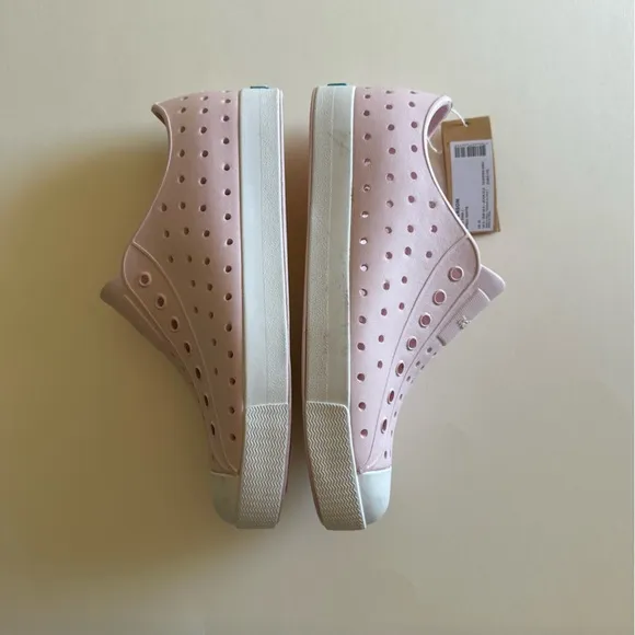 Native NWT Pink Classic Jefferson Sugarlite Slip On Shoes