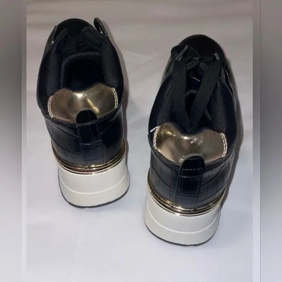 NEW! Aldo Women’s Khloe platform Fashion Sneakers never worn size 8.5