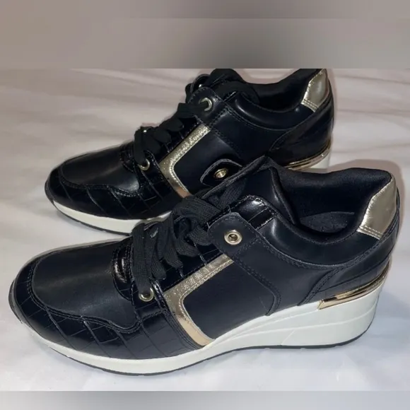 NEW! Aldo Women’s Khloe platform Fashion Sneakers never worn size 8.5