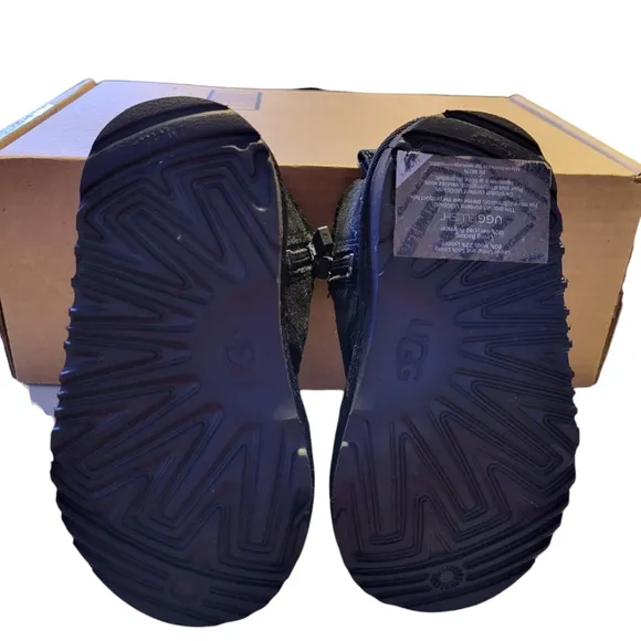 NEW Black Ugg Neumel II Boot Toddlers (2-5 years) Classic Boots Size 8 Toddler