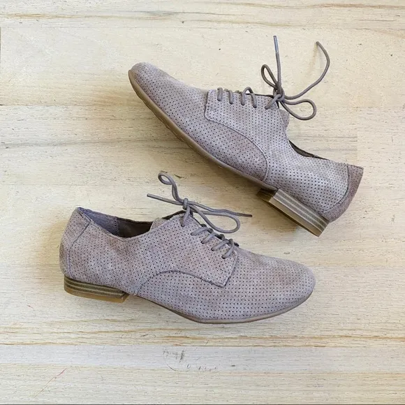 NEW Boc boho suede leather lace-up perforated oxfords shoes.