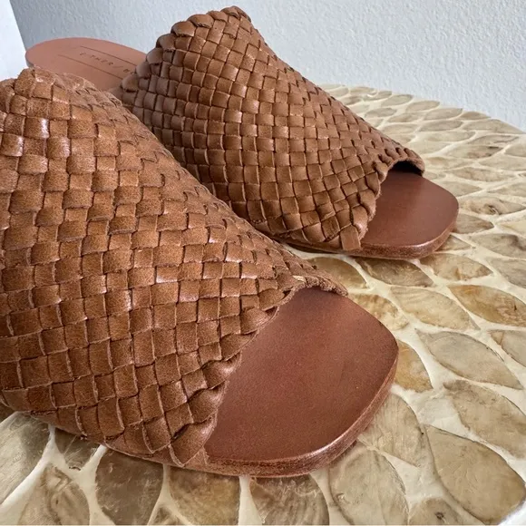 New Either/ OR Tan Woven Leather Heels Sandals Size 9
