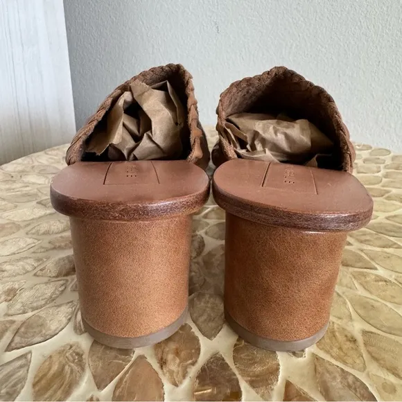 New Either/ OR Tan Woven Leather Heels Sandals Size 9