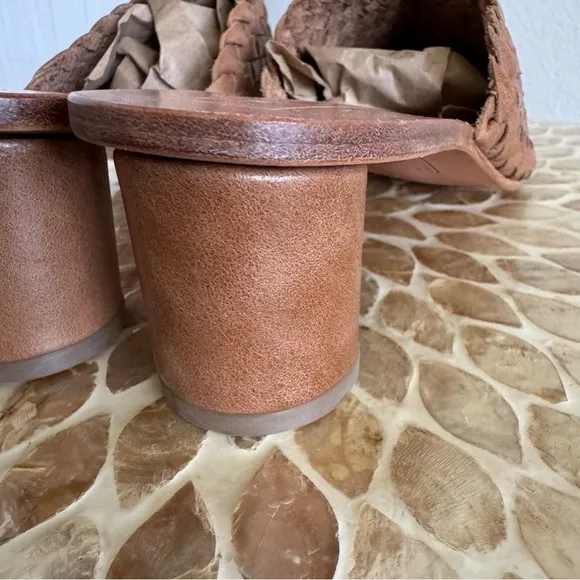 New Either/ OR Tan Woven Leather Heels Sandals Size 9