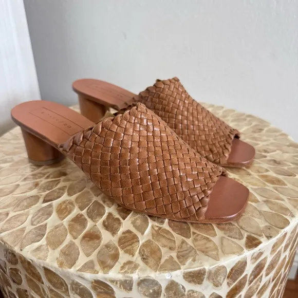 New Either/ OR Tan Woven Leather Heels Sandals Size 9