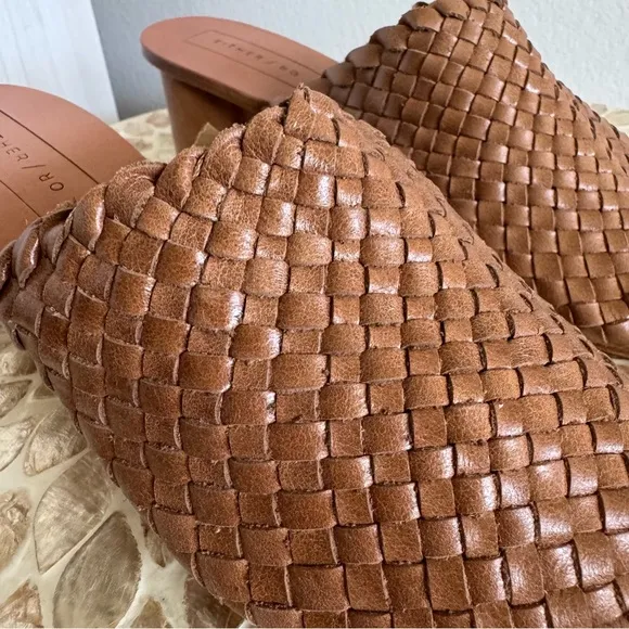 New Either/ OR Tan Woven Leather Heels Sandals Size 9