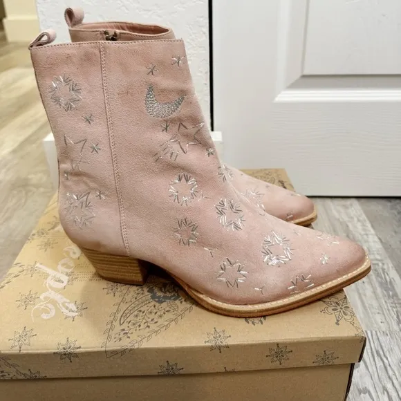 NEW Free People Bowers Embroidered Boots