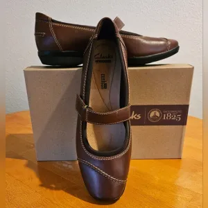 NEW IN BOX - CLARKS - Cute Brown Leather Mary Janes - Size 9.5