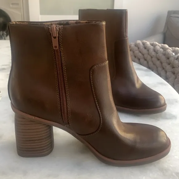 NEW KORK-EASE DESTINY Stacked 3” HEEL ANKLE BOOTS Classic Brown WOMEN'S SIZE 6.5