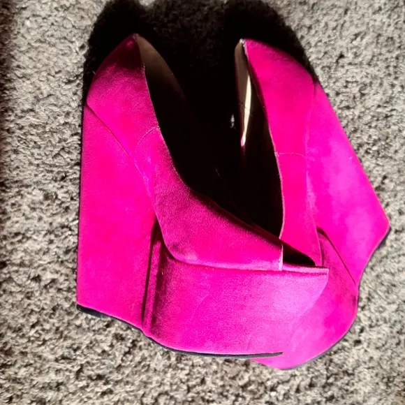 NEW LOVE Culture fushia faux suede platform wedge sz8 shoe