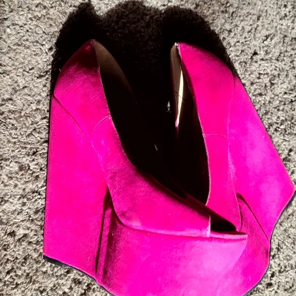 NEW LOVE Culture fushia faux suede platform wedge sz8 shoe