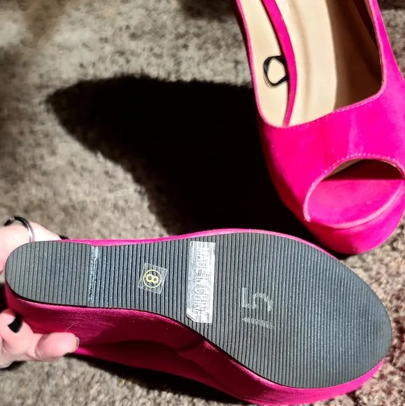 NEW LOVE Culture fushia faux suede platform wedge sz8 shoe