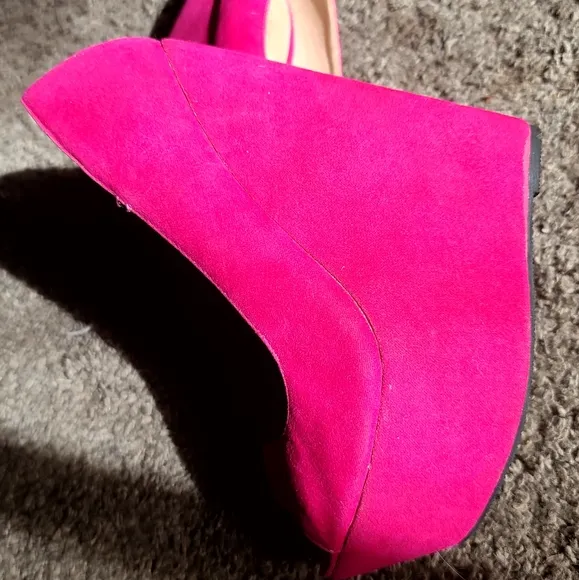 NEW LOVE Culture fushia faux suede platform wedge sz8 shoe