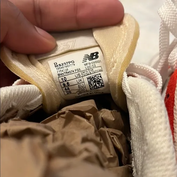 *NEW* New Balance White and Red Men’s 10