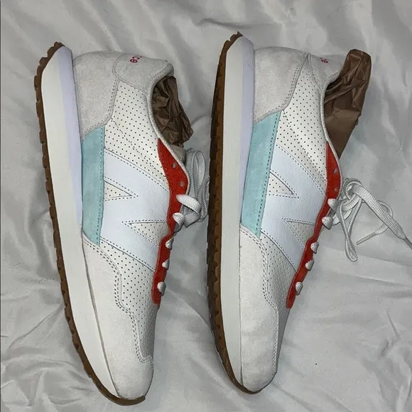 *NEW* New Balance White and Red Men’s 10