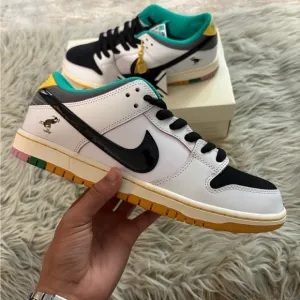 New nike dunk brand new size 11.5 with a little white defect on the Nike logo