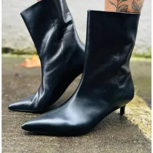 NEW SEYCHELLES women's game changer boot in black
