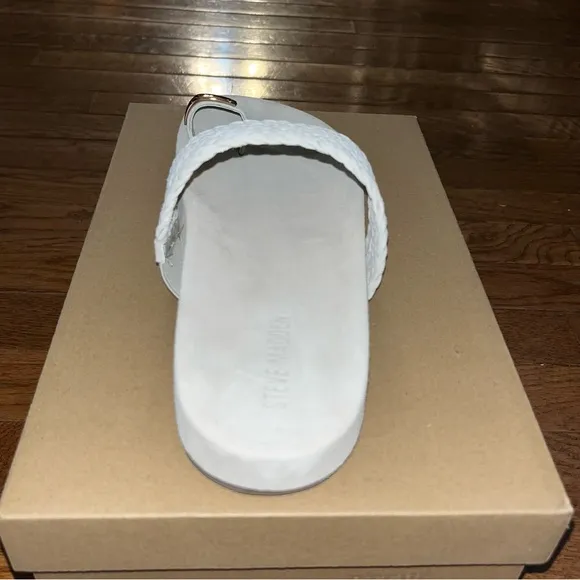 NEW Steve Madden Sonoma Toe Loop Sandals Bone White Leather Women’s Size 11