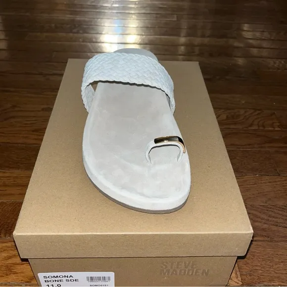 NEW Steve Madden Sonoma Toe Loop Sandals Bone White Leather Women’s Size 11