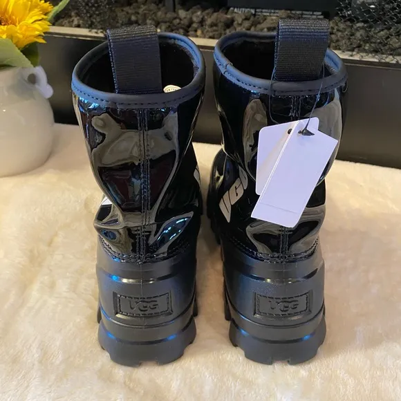 ✨NEW✨ Ugg Classic Brellah Mini Boots