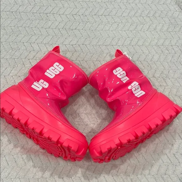 NEW! UGG CLASSIC BRELLAH SUPER CORAL WOMEN'S Size 6
