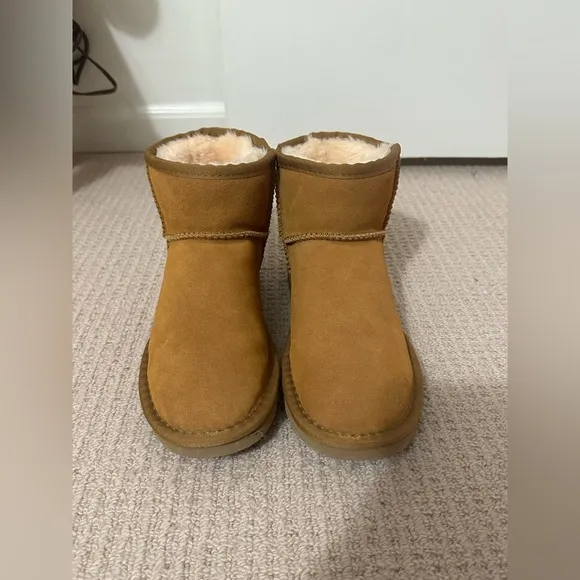 NEW UGG Classic Mini II Boot Women’s Size 9