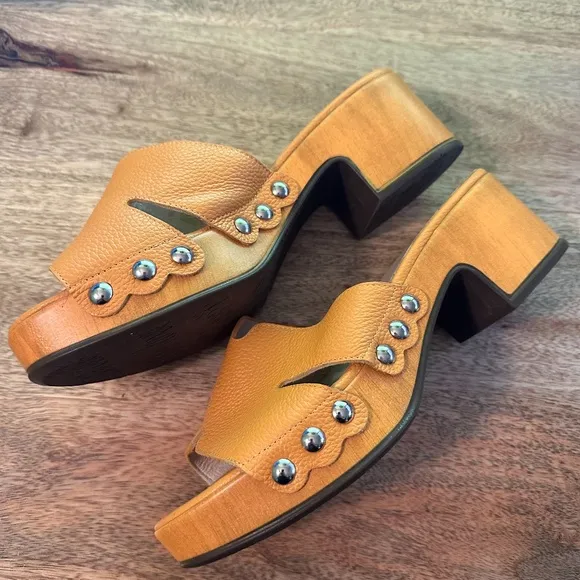 NEW Wonders Wild Mango Platform Slide size 39/9
