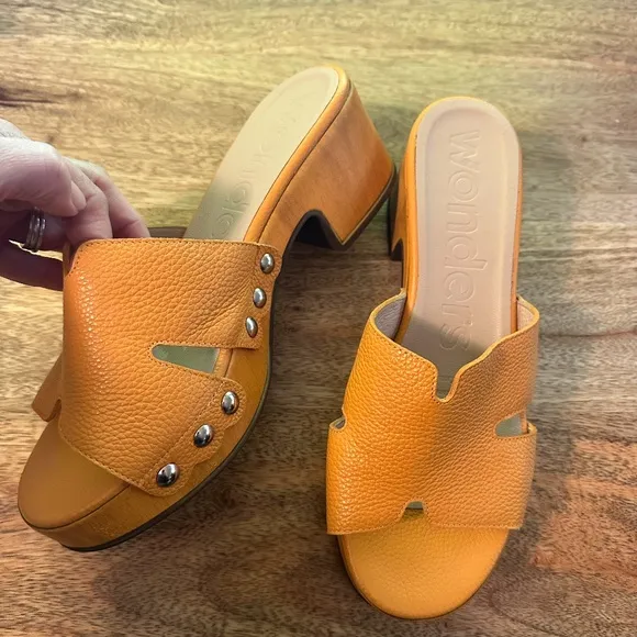 NEW Wonders Wild Mango Platform Slide size 39/9