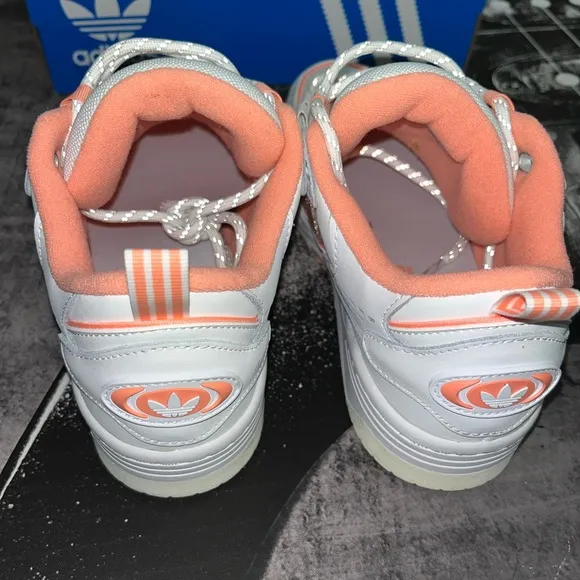 NIB adidas Adi2000