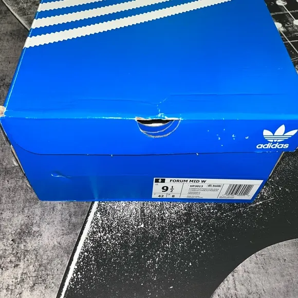 NIB adidas Adi2000