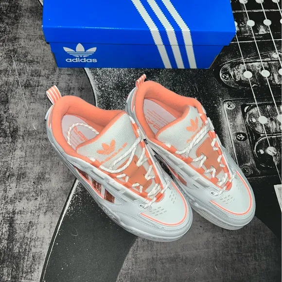 NIB adidas Adi2000