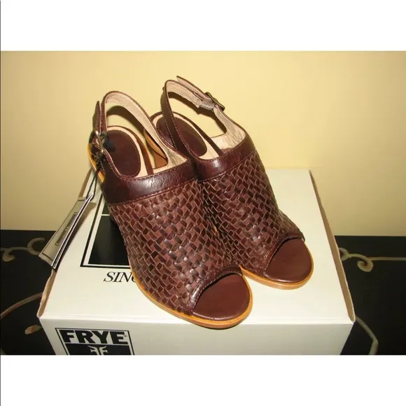 NIB BEAUTIFUL FRYE SOFIA 8.5 WOVEN DARK BROWN LEATHER SLING SANDALS BLOCK HEEL