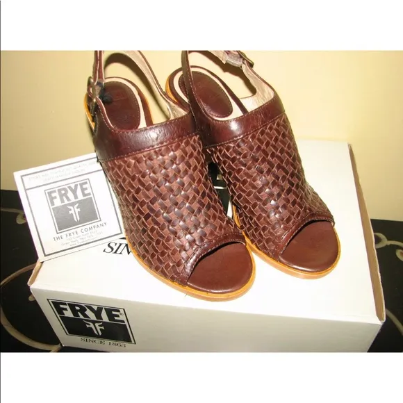 NIB BEAUTIFUL FRYE SOFIA 8.5 WOVEN DARK BROWN LEATHER SLING SANDALS BLOCK HEEL