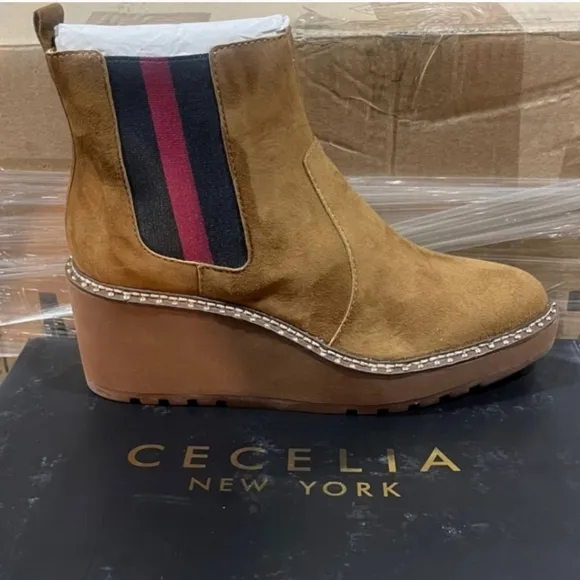 NIB Cecelia New York Gemma Suede Booties Size 9 1/2  Nutmeg