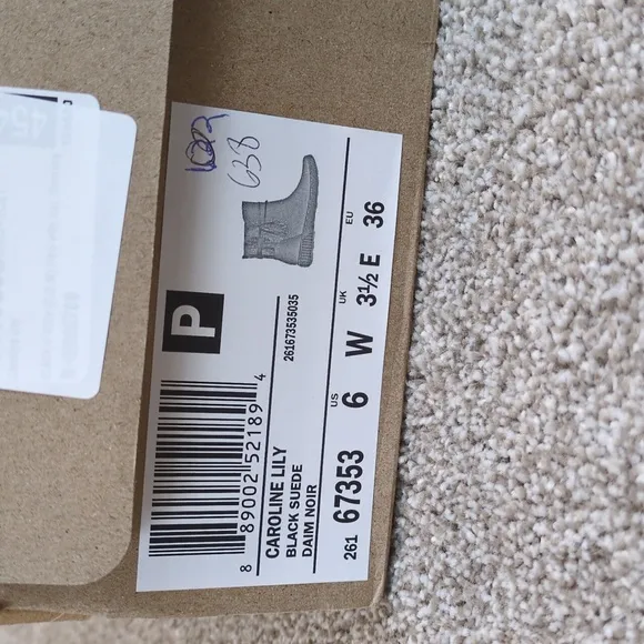 NIB Clarks ankle boots Women's Caroline Lily Black suede size 6 Wide
