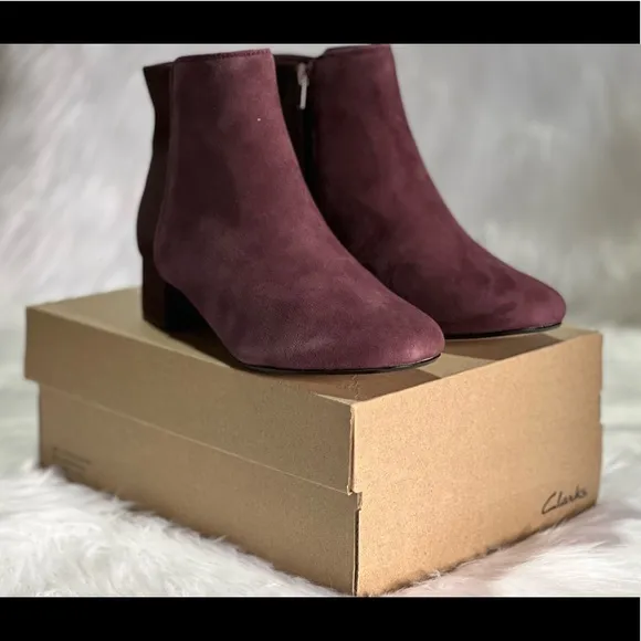 NIB Clarks Chartli Valley Burgundy Suede Ankle Boots Booties