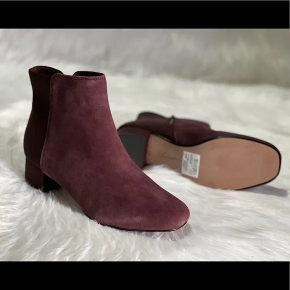 NIB Clarks Chartli Valley Burgundy Suede Ankle Boots Booties