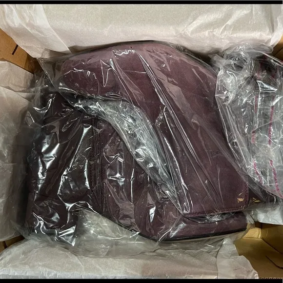 NIB Clarks Chartli Valley Burgundy Suede Ankle Boots Booties