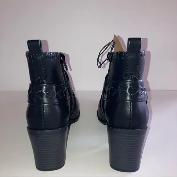 NIB Frye and Co Black Palma Western Cowboy Heel Booties Spring Designer Boots 6
