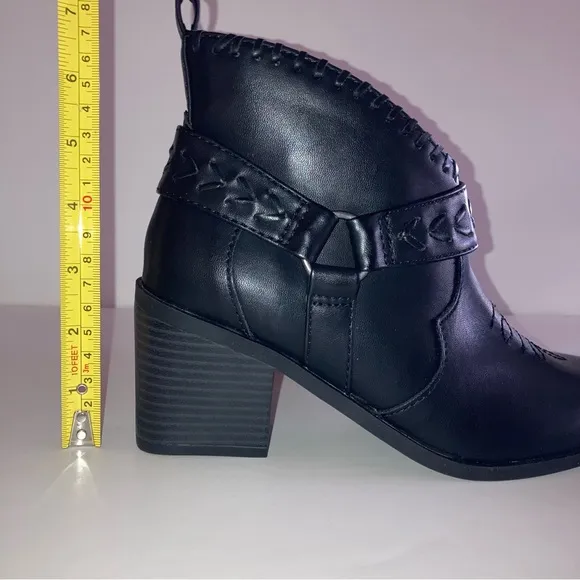 NIB Frye and Co Black Palma Western Cowboy Heel Booties Spring Designer Boots 6