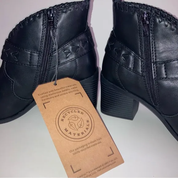 NIB Frye and Co Black Palma Western Cowboy Heel Booties Spring Designer Boots 6