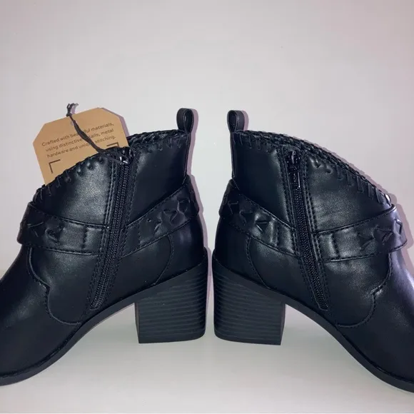 NIB Frye and Co Black Palma Western Cowboy Heel Booties Spring Designer Boots 6
