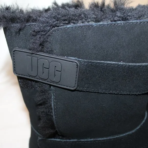 NIB UGG BAILEY LOGO CLASSIC SHORT STRAP SUEDE SHEARLING LINED BOOTS BLACK‎