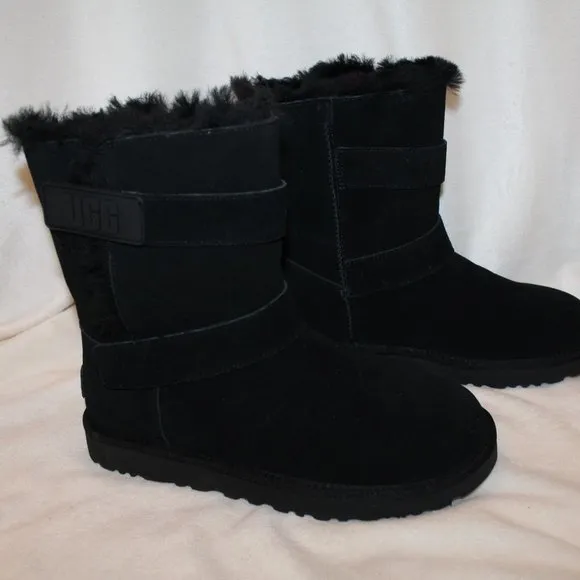 NIB UGG BAILEY LOGO CLASSIC SHORT STRAP SUEDE SHEARLING LINED BOOTS BLACK‎