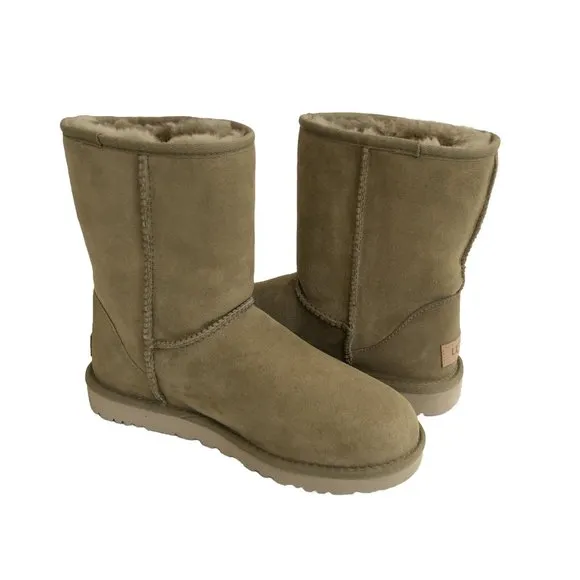 NIB UGG WOMEN'S CLASSIC SHORT SUEDE SHEARLING‎ LINED BOOTS TOMATILLO
