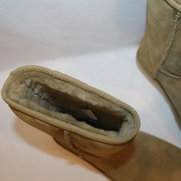 NIB UGG WOMEN'S CLASSIC SHORT SUEDE SHEARLING‎ LINED BOOTS TOMATILLO