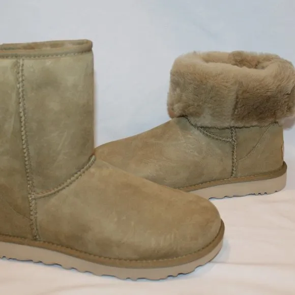 NIB UGG WOMEN'S CLASSIC SHORT SUEDE SHEARLING‎ LINED BOOTS TOMATILLO