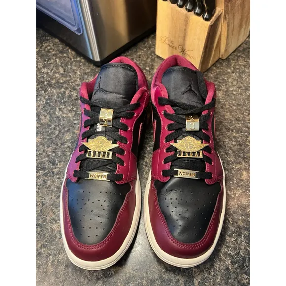 Nike Air Jordan 1 Low SE Dark Beetroot Womans 10.5