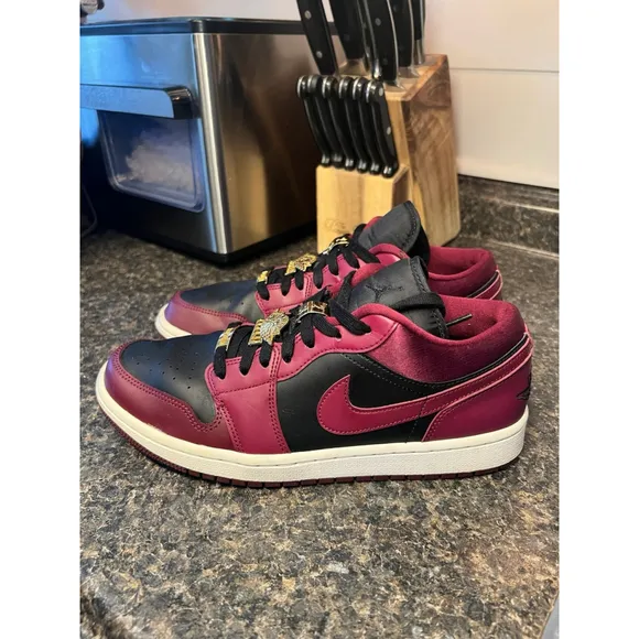 Nike Air Jordan 1 Low SE Dark Beetroot Womans 10.5