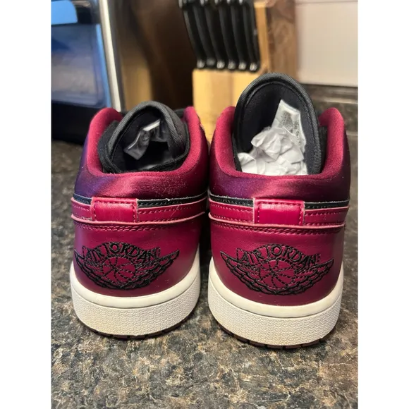 Nike Air Jordan 1 Low SE Dark Beetroot Womans 10.5